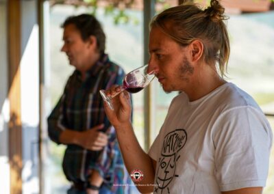 Dégustation de vin de Porto dans la vallée de Douro photo candidat